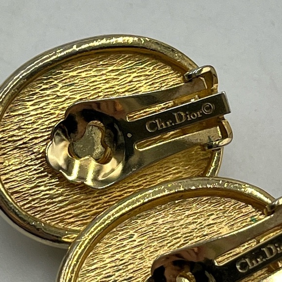 Christian Dior Vintage Gold Tone Oval Clip On Earrings Faux Pearl Cabochon - Picture 15 of 16